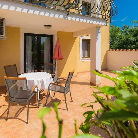 Apartament Ksenija-3 By Interhome